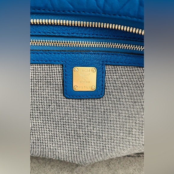 🥳LAST CHANCE 🥳 MCM Blue Leather Studded Design Large Tote Bag - Picture 12 of 17